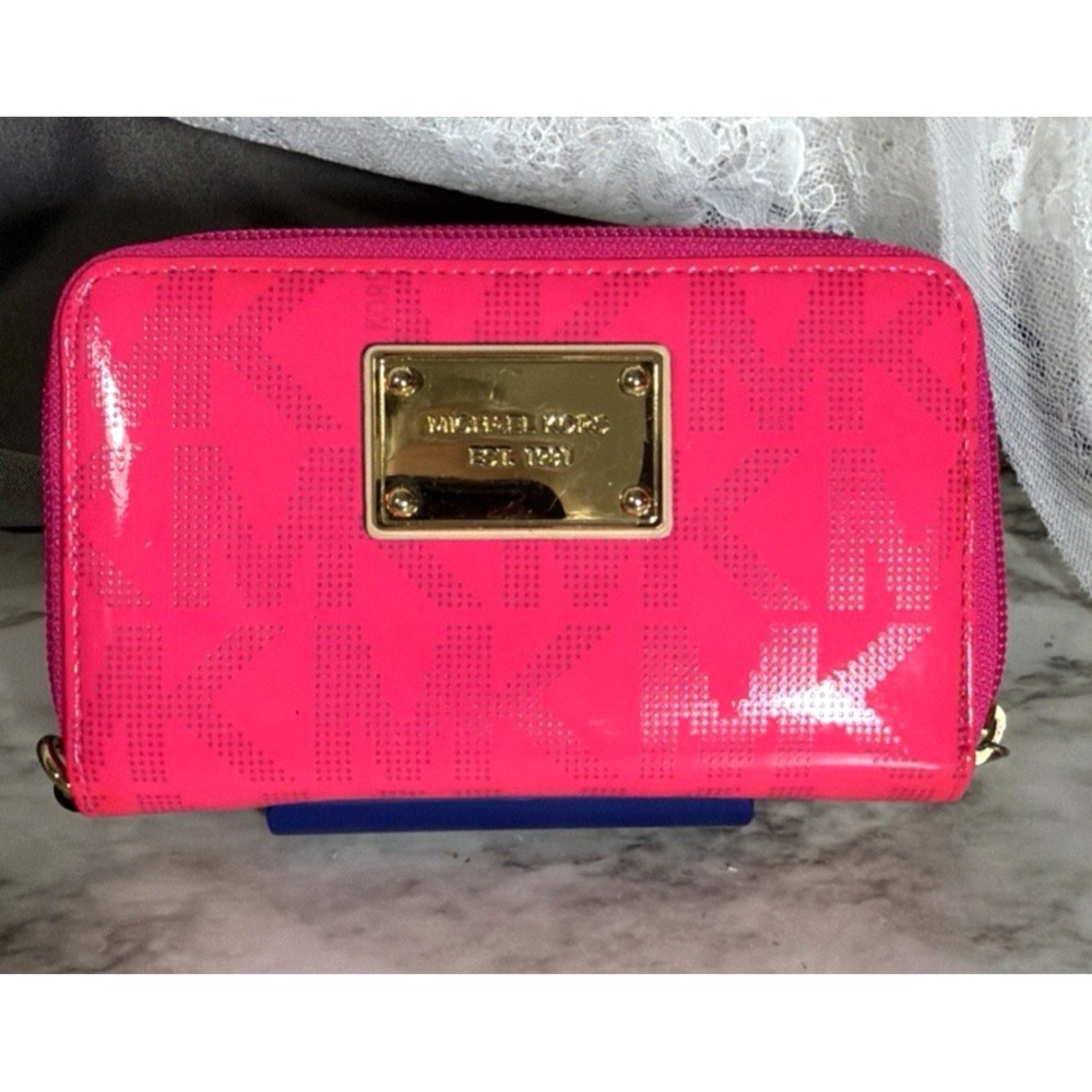 Michael Kors Pink Patent Leather Wallet – Gold Logo Plate Zip Around (A3150)